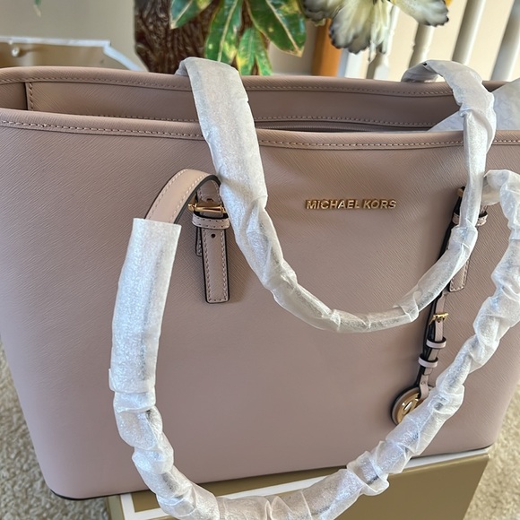 MICHAEL KORS JET SET TRAVEL LARGE TOTE NEW AUTHENTIC 14x11 - Picture 2 of 13